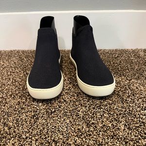 Navy blue Chelsea’s 7.5